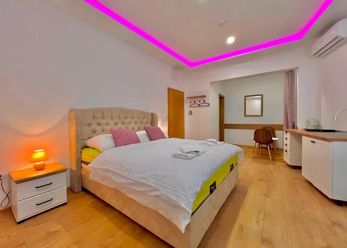 Apartments And Rooms Monaco